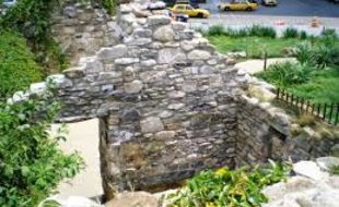 Irish Hunger Memorial (Wikipedia.com)