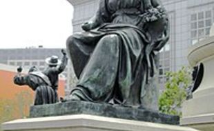 SFPioneerMonumentPlenty.jpg SFPioneerMonumentPlenty.jpg