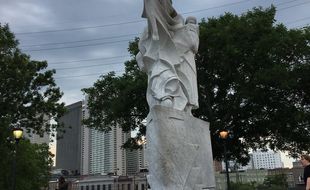 Monument to the Immigrant 2