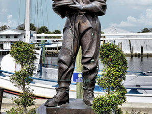 Tarpon-springs-sponge-diver-statue-1-john-trommer.jpg Tarpon-springs-sponge-diver-statue-1-john-trommer.jpg