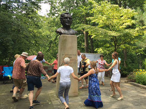 Bust of Aleksander Duchnovic